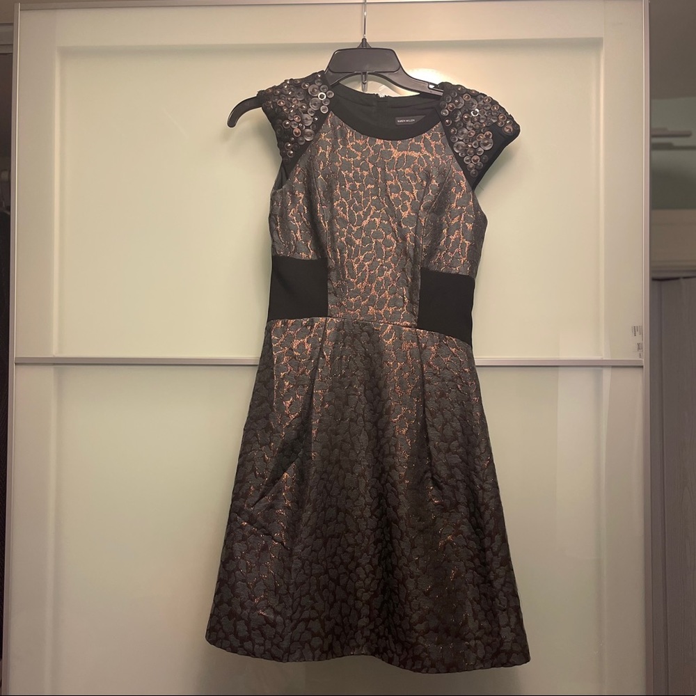 I’m selling a dress!
